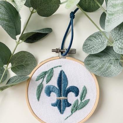 Fleur de Lis Hand Embroidery Patter..
