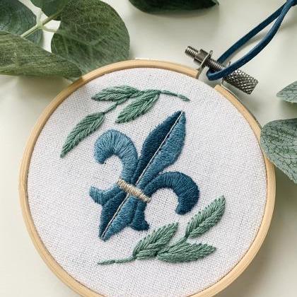 Fleur de Lis Hand Embroidery Patter..