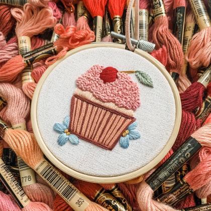 Cupcake Hand Embroidery Pattern | D..